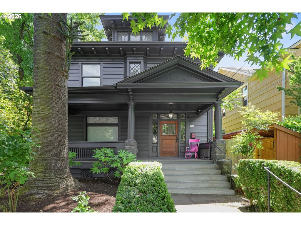 1534 Se TAYLOR St, Portland, OR 97214