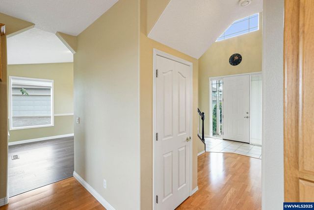 1585 Hallet Ct NW, Salem, OR 97304