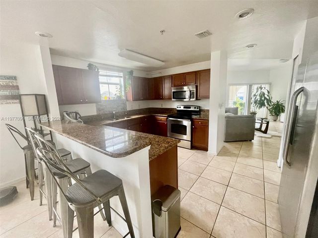 11503 NW 89th St 206, Doral, FL 33178