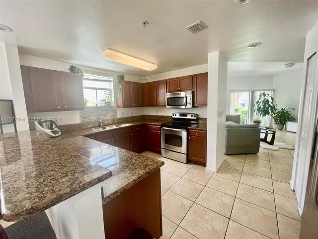 11503 NW 89th St 206, Doral, FL 33178