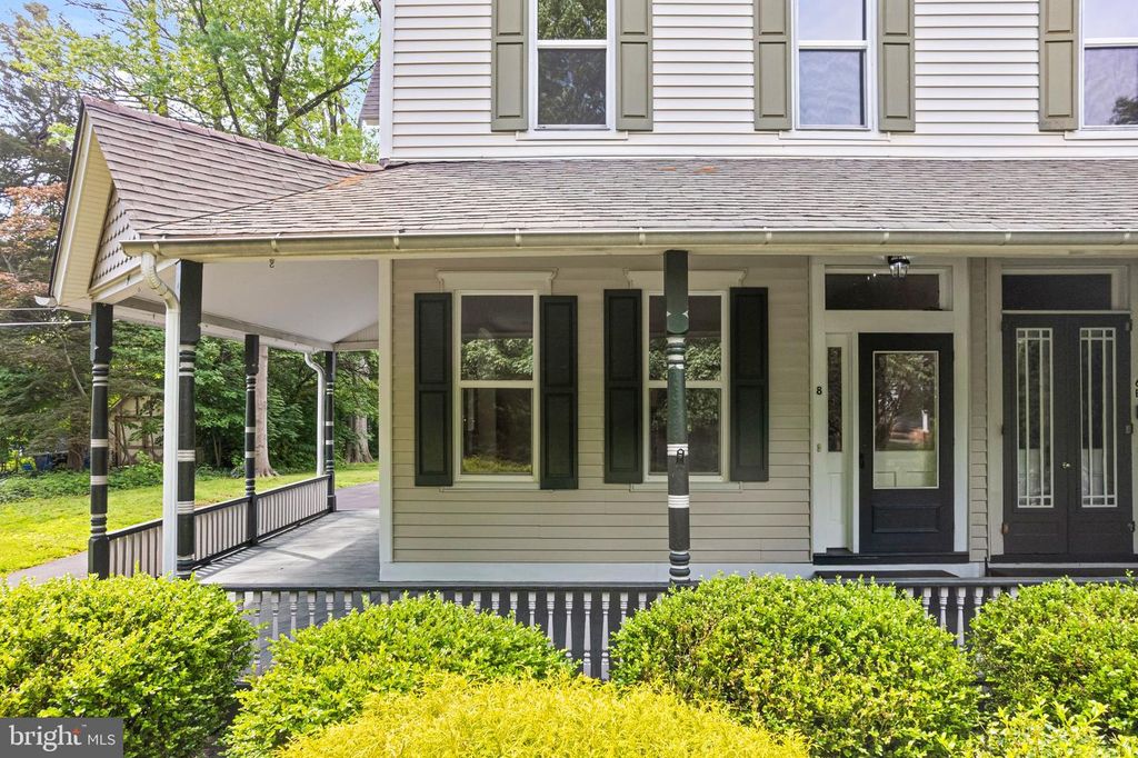 8 E OAK AVE, Moorestown, NJ 08057