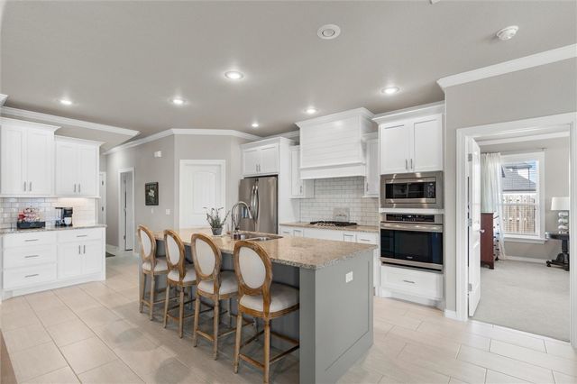 664 Malbec Road, Tontitown, AR 72762