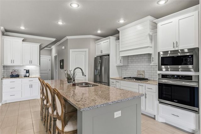 664 Malbec Road, Tontitown, AR 72762