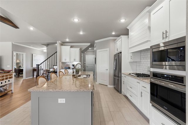 664 Malbec Road, Tontitown, AR 72762