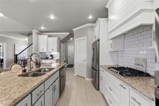 664 Malbec Road, Tontitown, AR 72762