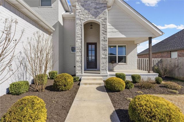 664 Malbec Road, Tontitown, AR 72762