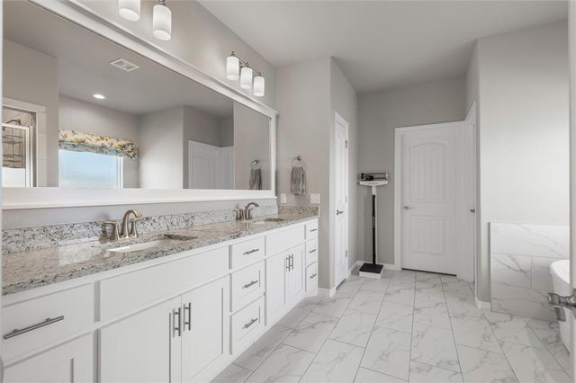 664 Malbec Road, Tontitown, AR 72762