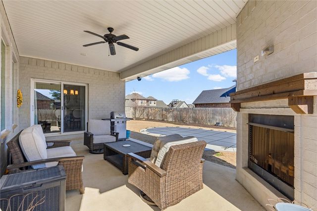 664 Malbec Road, Tontitown, AR 72762