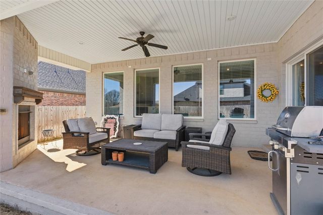 664 Malbec Road, Tontitown, AR 72762