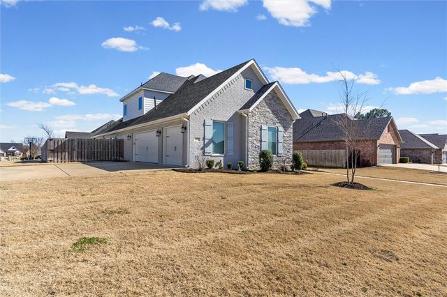 664 Malbec Road, Tontitown, AR 72762