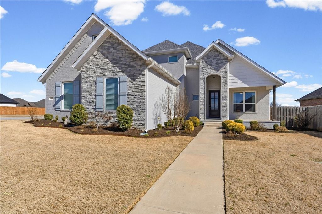 664 Malbec Road, Tontitown, AR 72762