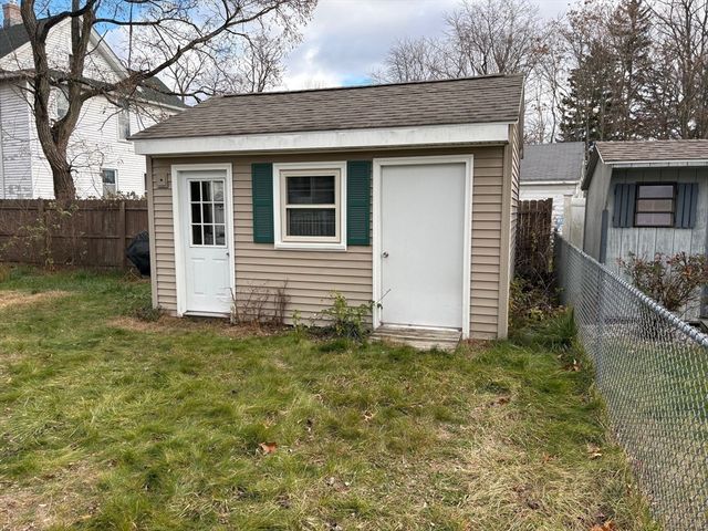 15 Hudson Avenue, Chicopee, MA 01020