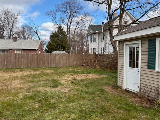 15 Hudson Avenue, Chicopee, MA 01020
