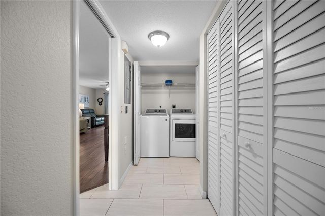 5725 GREENWOOD AVENUE 4104, North Port, FL 34287