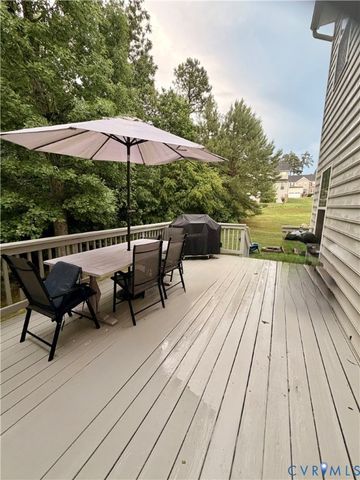 11400 Great Willow Dr, Moseley, VA 23120