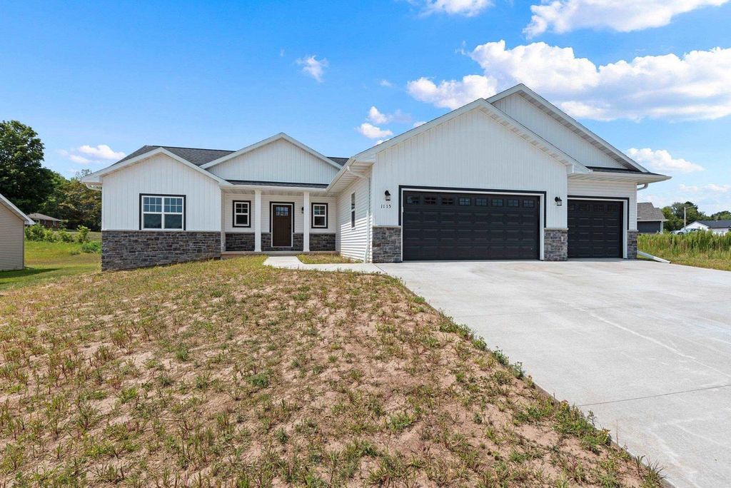 2996 CREEKWOOD DRIVE, Green Bay, WI 54311