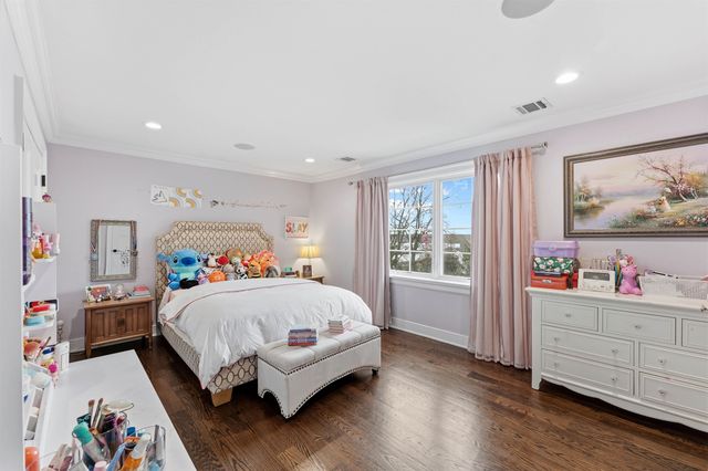 281 BEAUFORT AVE, Livingston, NJ 07039