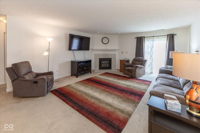 913 Halyard Drive, Avon, IN 46123