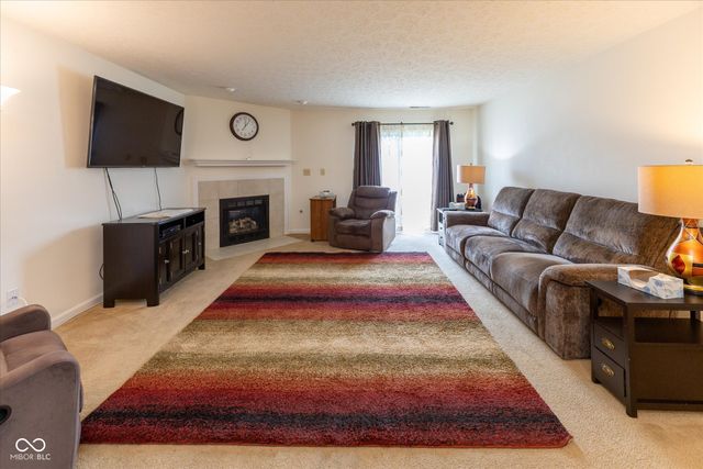 913 Halyard Drive, Avon, IN 46123
