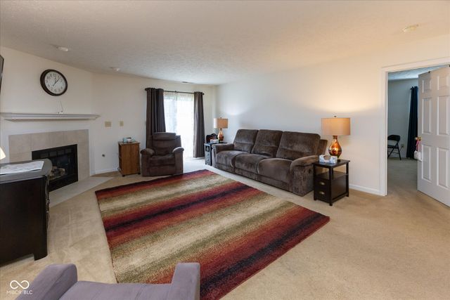 913 Halyard Drive, Avon, IN 46123