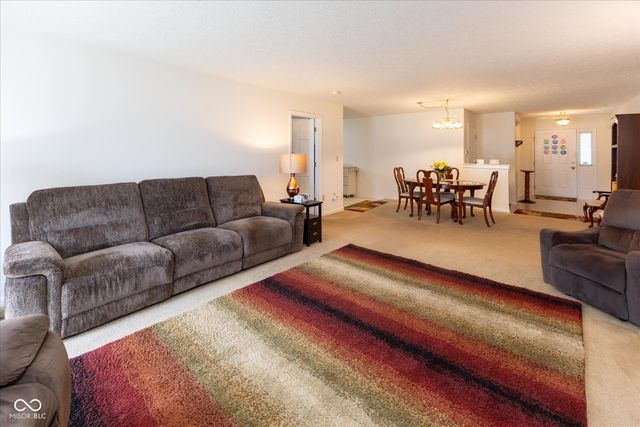 913 Halyard Drive, Avon, IN 46123