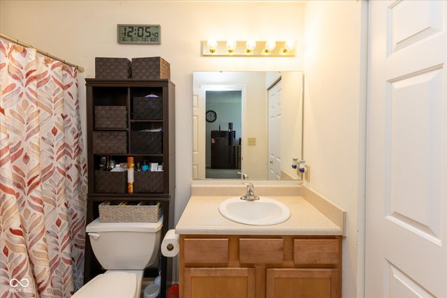 913 Halyard Drive, Avon, IN 46123