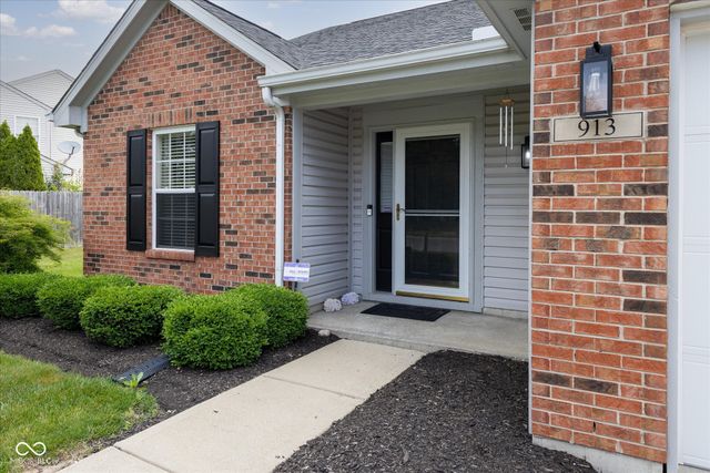 913 Halyard Drive, Avon, IN 46123