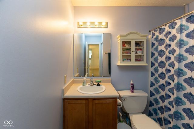 913 Halyard Drive, Avon, IN 46123