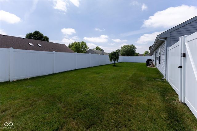 913 Halyard Drive, Avon, IN 46123