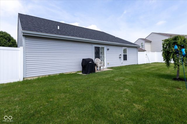 913 Halyard Drive, Avon, IN 46123