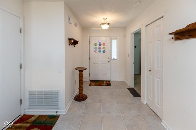 913 Halyard Drive, Avon, IN 46123