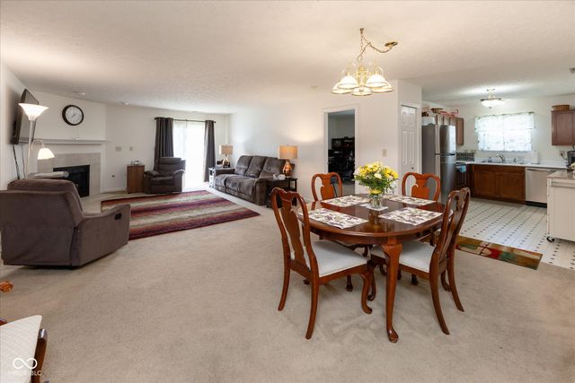 913 Halyard Drive, Avon, IN 46123