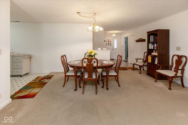 913 Halyard Drive, Avon, IN 46123