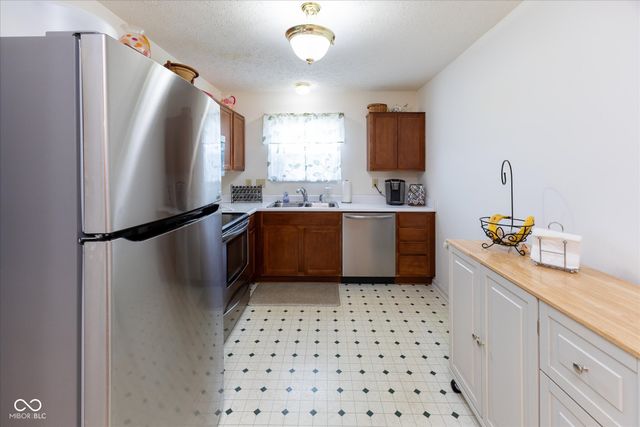 913 Halyard Drive, Avon, IN 46123