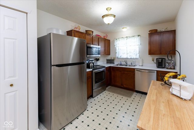 913 Halyard Drive, Avon, IN 46123
