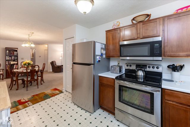 913 Halyard Drive, Avon, IN 46123