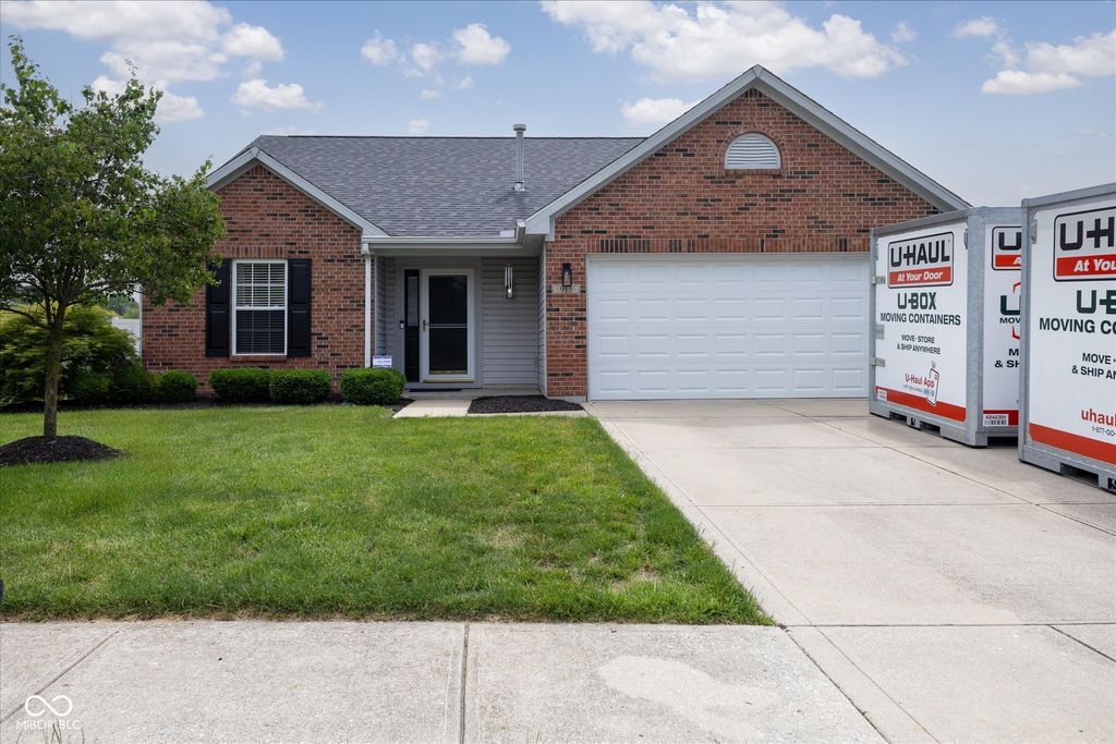 913 Halyard Drive, Avon, IN 46123