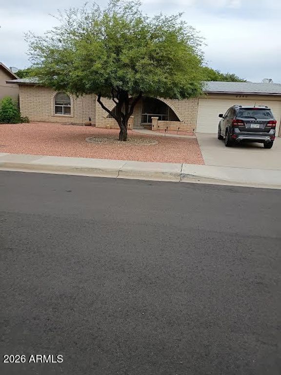 2320 E WALTANN Lane, Phoenix, AZ 85022