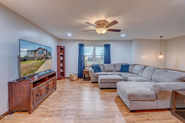 225 Plainview Heights Circle, Greeneville, TN 37745