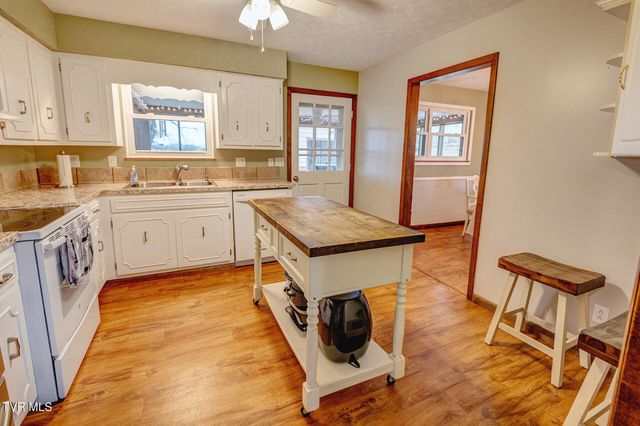 225 Plainview Heights Circle, Greeneville, TN 37745