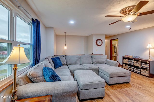 225 Plainview Heights Circle, Greeneville, TN 37745