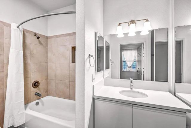 10915 Sabre Hill 364, San Diego, CA 92128