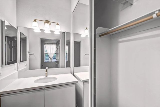 10915 Sabre Hill 364, San Diego, CA 92128