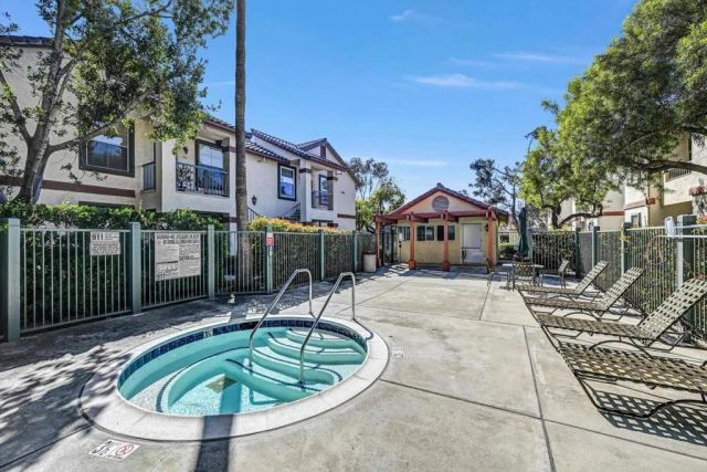 10915 Sabre Hill 364, San Diego, CA 92128