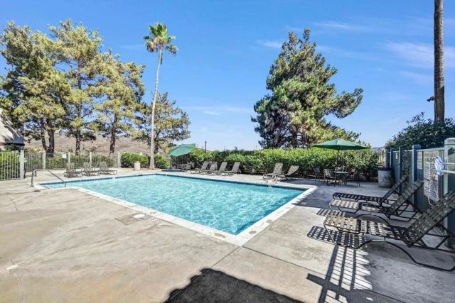 10915 Sabre Hill 364, San Diego, CA 92128