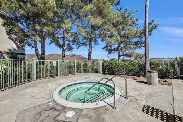 10915 Sabre Hill 364, San Diego, CA 92128