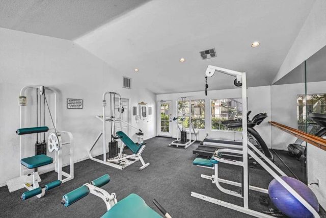 10915 Sabre Hill 364, San Diego, CA 92128