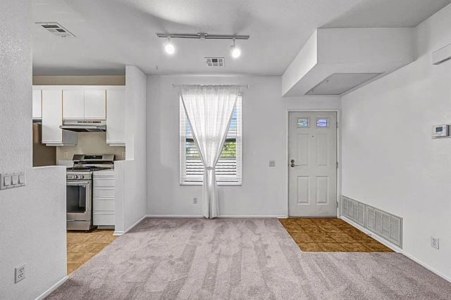 10915 Sabre Hill 364, San Diego, CA 92128