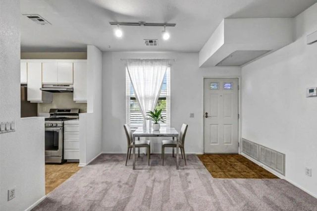 10915 Sabre Hill 364, San Diego, CA 92128