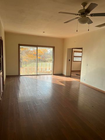 107 E Mockingbird Lane, Crane, MO 65633